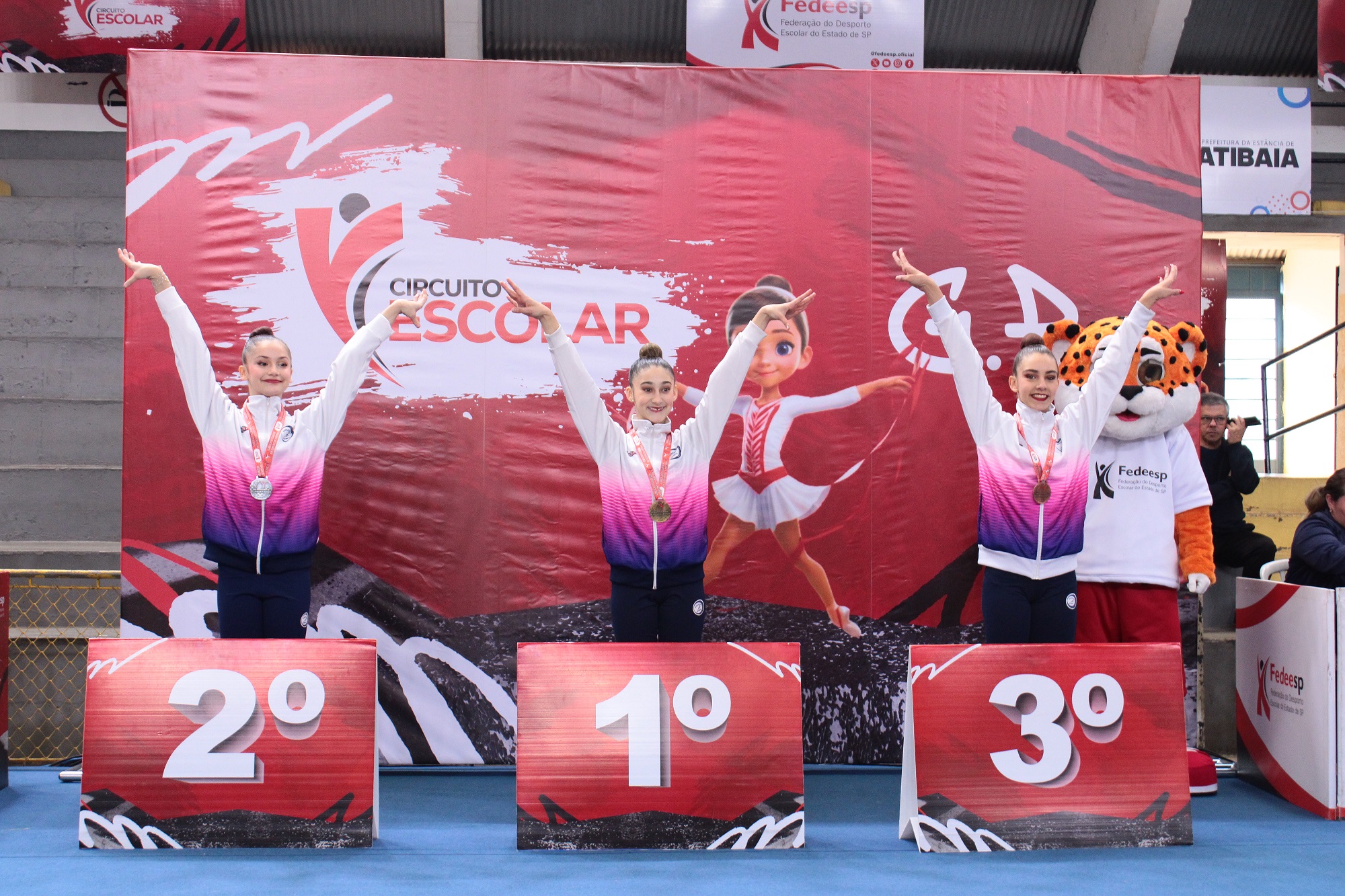 Ginastas encantam Atibaia em etapa do Circuito Escolar Fedeesp